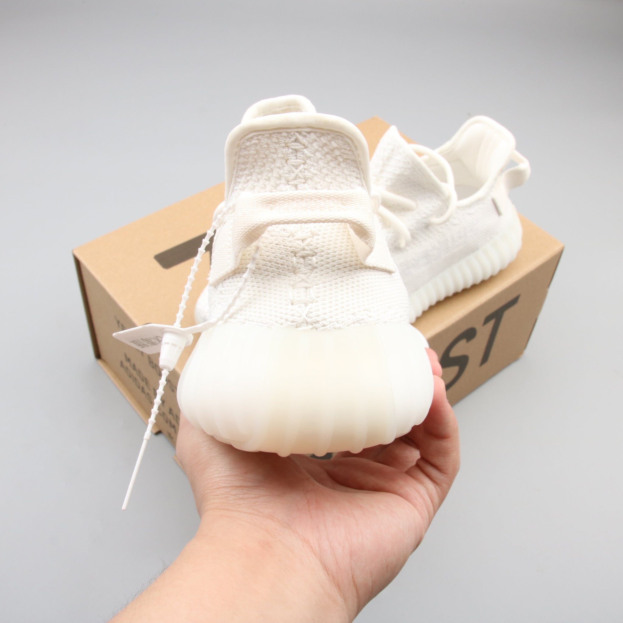 АDІDАЅ ҮЕЕZY BOOST 350 V2 CREAM/TRIPLE WHITE